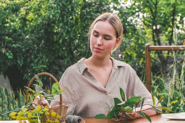 How to Create a Home Apothecary with Herbs Grown in Your Own Kitchen?